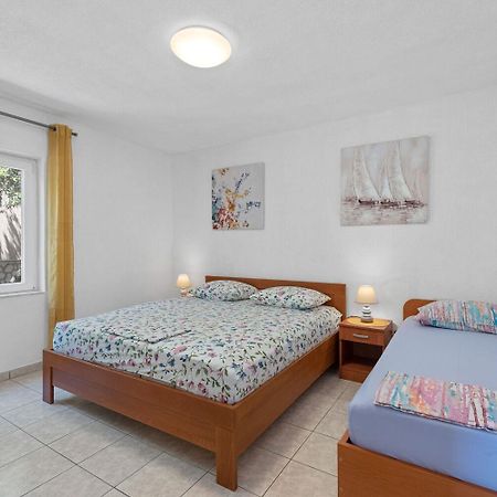 Apartment Uga2 Mandre Ngoại thất bức ảnh