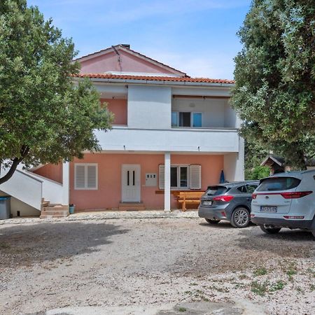 Apartment Uga2 Mandre Ngoại thất bức ảnh